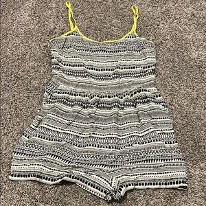 Aeropostale Black and White Patterned romper size medium
